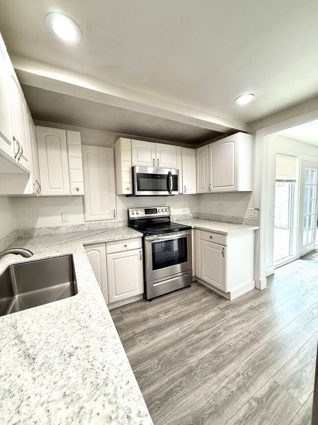 Building Photo - Stylish 2-Bed Tacoma Home