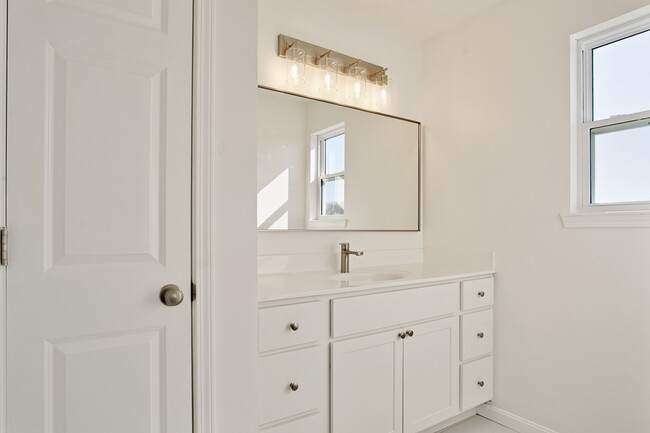 Building Photo - 159 Zachary Dr