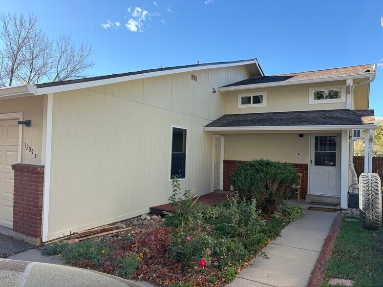 Building Photo - 1205 Centaur Cir