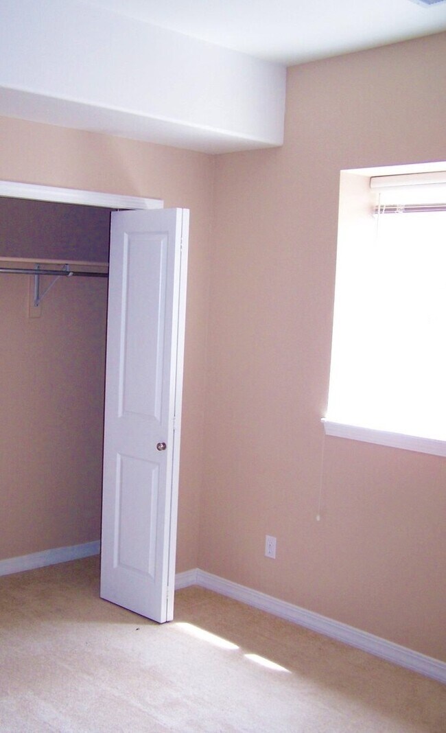 Building Photo - 2361 Craycroft Dr