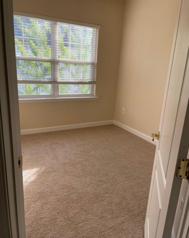 Building Photo - 5540 Lanier Ave