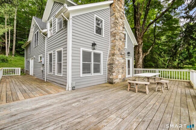 Building Photo - 317 Skiff Mountain Rd
