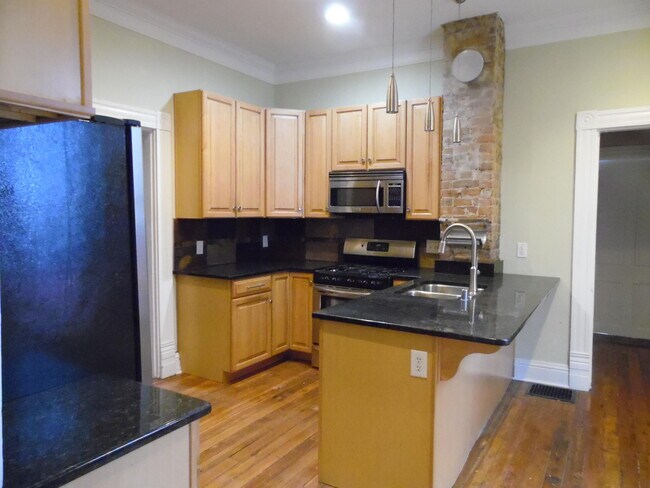 Building Photo - 706 W Maxwell St