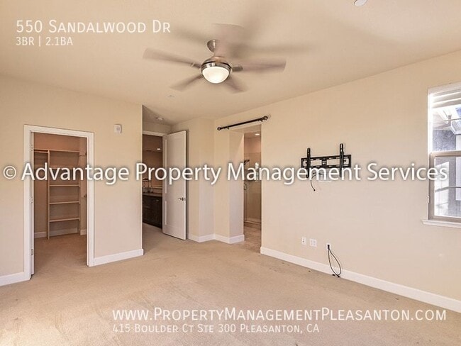 Building Photo - 550 Sandalwood Dr