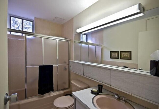 Building Photo - 1 Bedroom