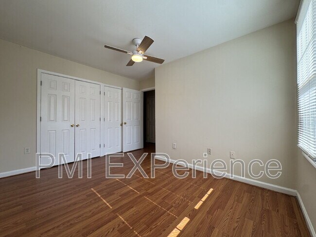 Building Photo - 2067 Chadwick Terrace