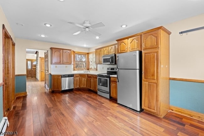 Building Photo - 147 Millbrook Ave