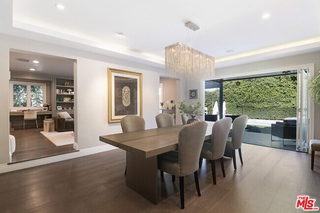 Building Photo - 9145 Sawyer St