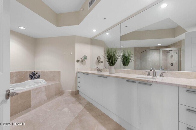 Building Photo - 231 Riverside Dr