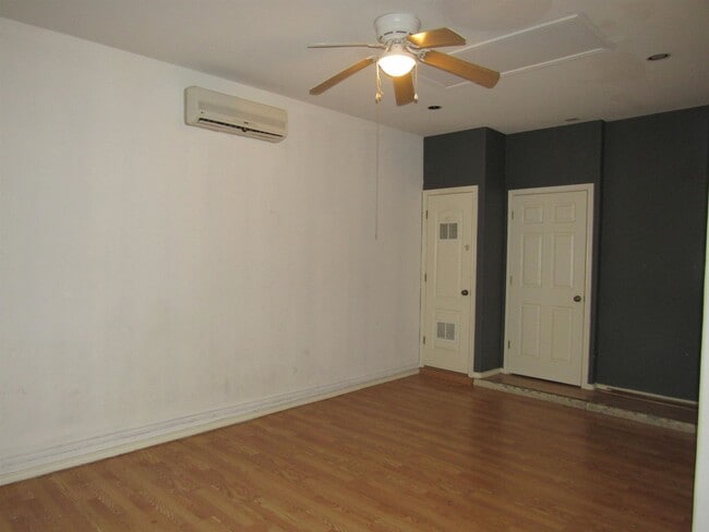 Building Photo - 9310 Albany Dr