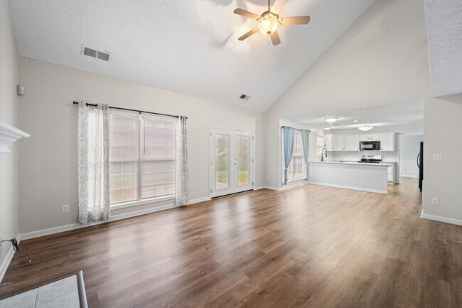 Building Photo - Beautifully Renovated Home in Worthington Place