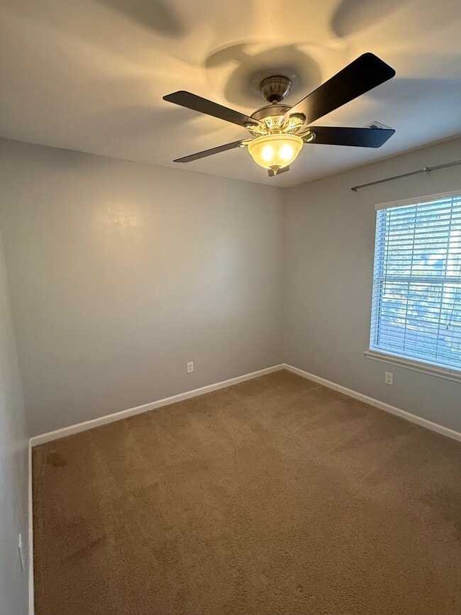 Building Photo - 8511 Stonebridge Dr