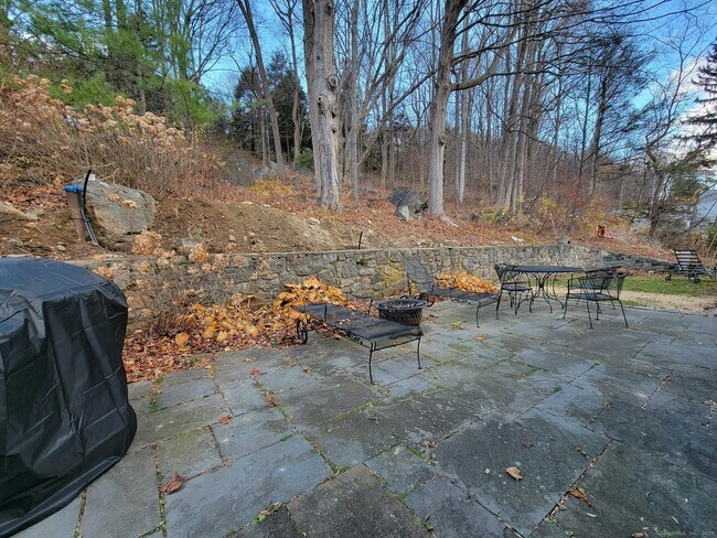 Building Photo - 4 Candlewood Knolls Rd