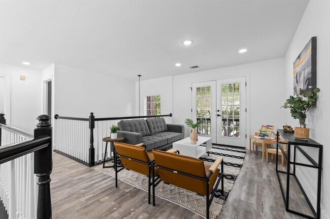 Building Photo - 10909 River Plantation Dr