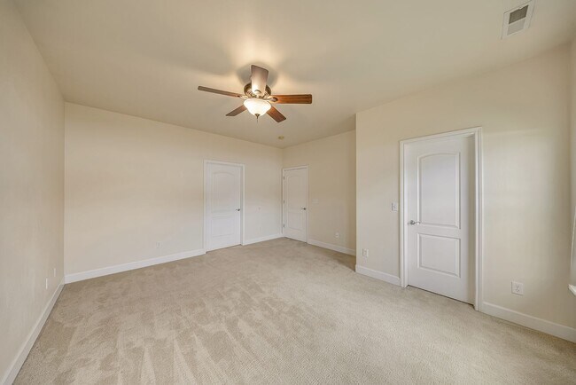 Building Photo - 832 Montclair Dr