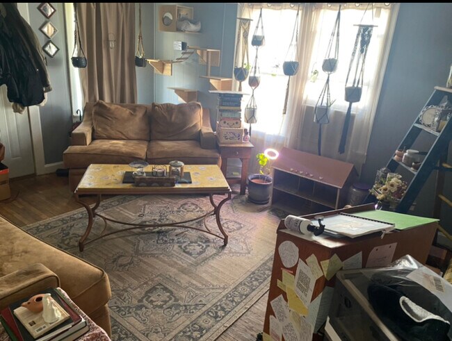 Building Photo - 665 N High St