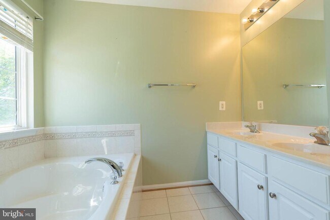 Building Photo - 341 Bullskin St