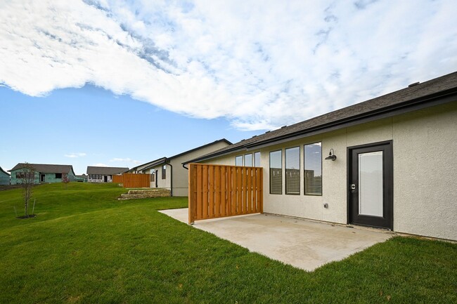 Building Photo - Stunning 2-bedroom, 2-bathroom Townhome In...