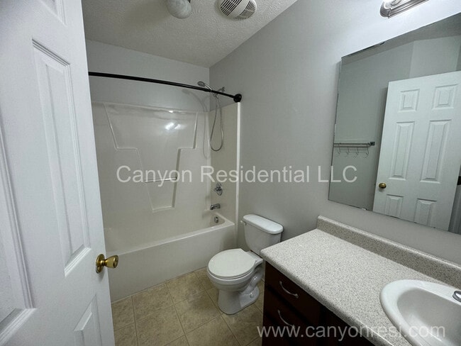 Building Photo - 323 Rushmore Ct