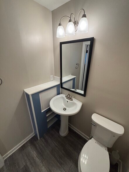 Half Bath - 2925 Stanwix Ln