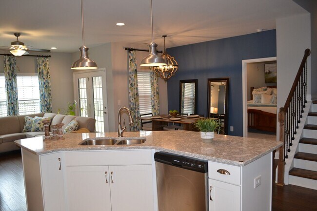 Building Photo - Beautiful Townhome Villa in Millstone Community