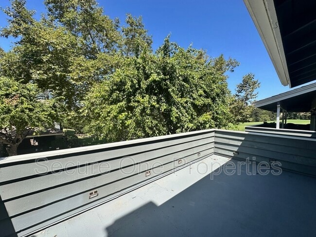 Building Photo - 4671 Club View Dr