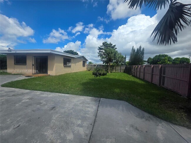 Building Photo - 11500 SW 181st Terrace
