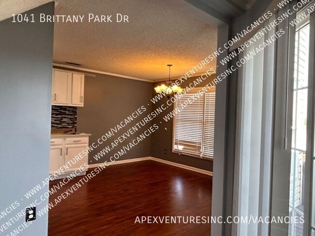 Building Photo - 1041 Brittany Park Dr