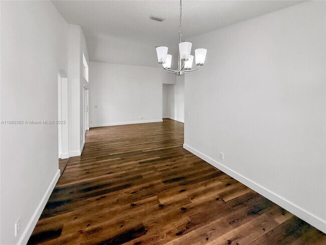 Building Photo - 611 Carrington Ln