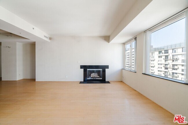 Building Photo - 10520 Wilshire Blvd