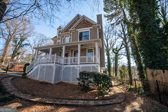 Building Photo - 901 Custer Ave SE