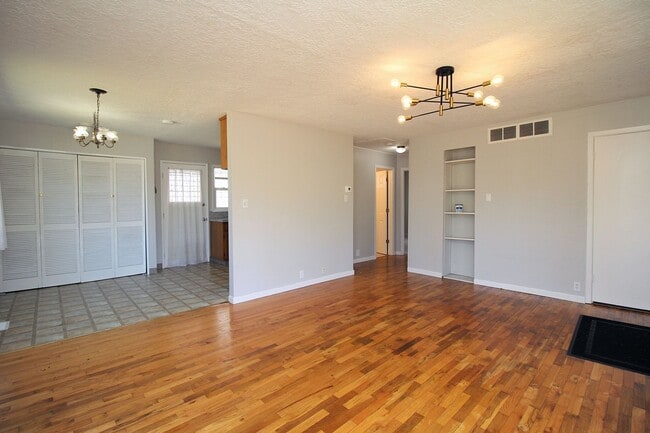 Building Photo - 6416 SE 80th Ave