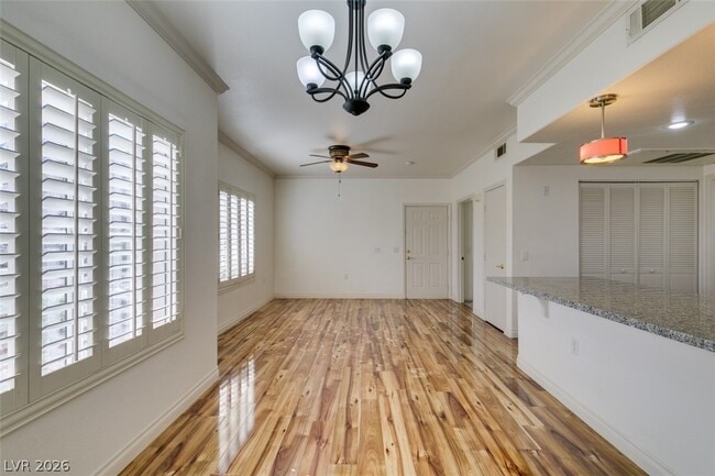 Building Photo - 3400 Cabana Dr