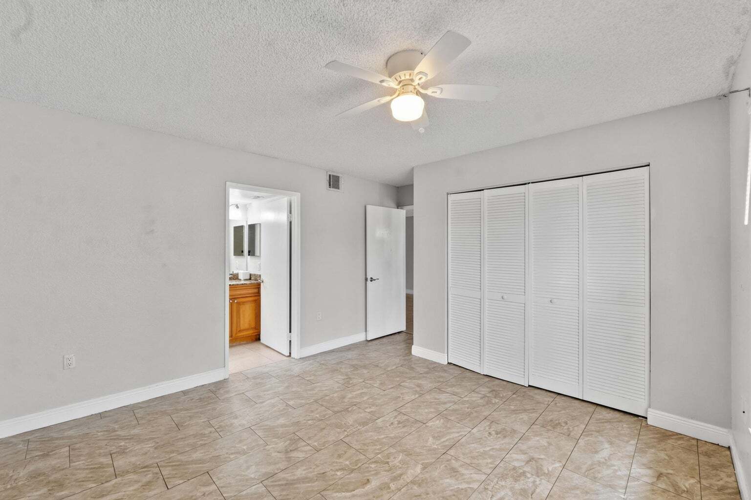 Building Photo - 1543 Lake Crystal Dr