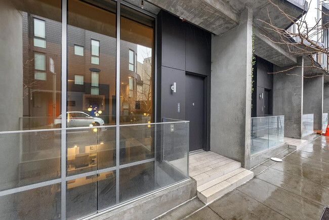 Building Photo - 450 Hayes St