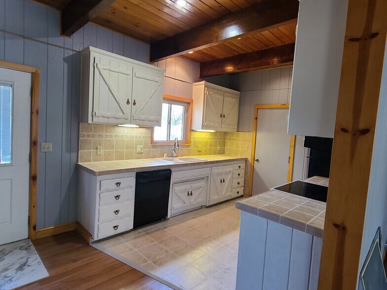 Building Photo - 15325 Acacia Way