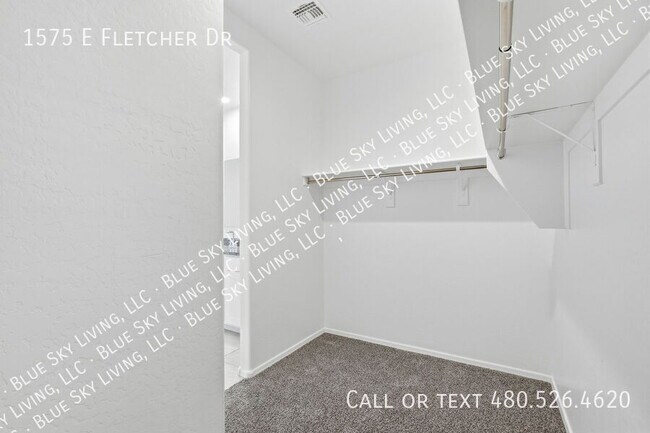 Building Photo - 1575 E Fletcher Dr