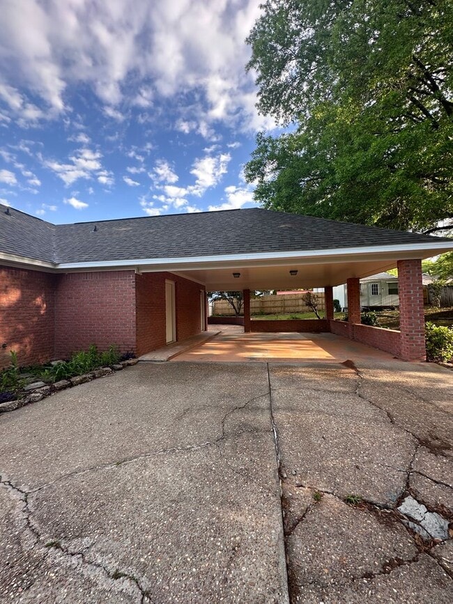 Building Photo - Valley Stream Subdivision!!