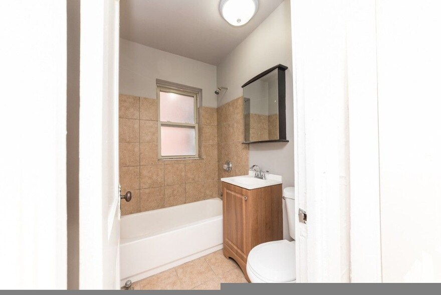 Building Photo - 4025 W Melrose St