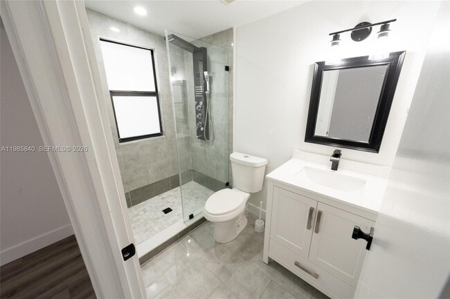 Building Photo - 618 NE 21st Ave