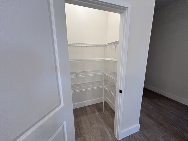 Building Photo - 3915 Rodeo Dr N