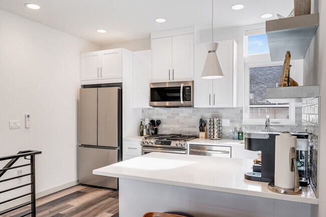 Building Photo - 4613 Dayton Ave N