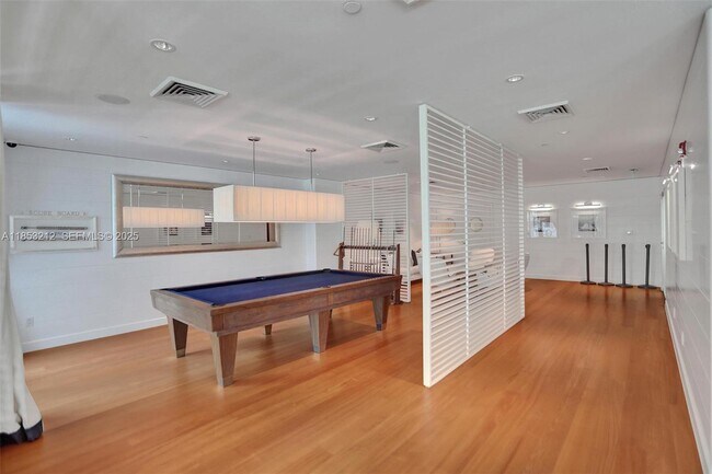 Building Photo - 2627 S Bayshore Dr