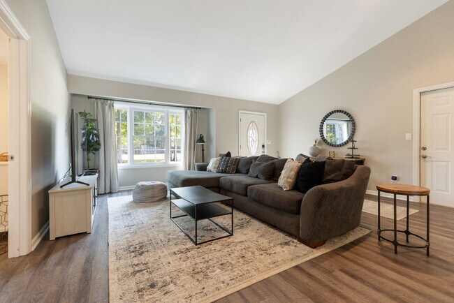 Building Photo - 21 Hilltop Dr