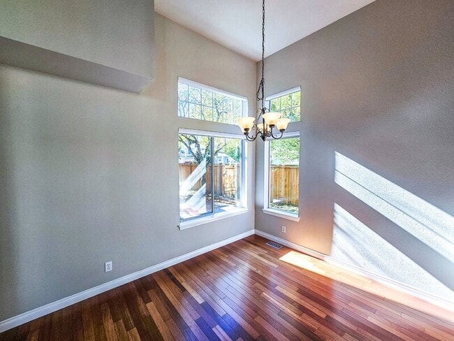 Building Photo - 25715 SE 36th Pl