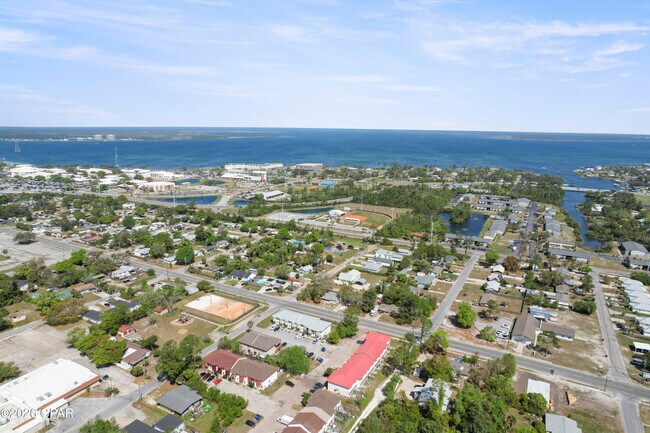 Building Photo - 4455 W 19th St