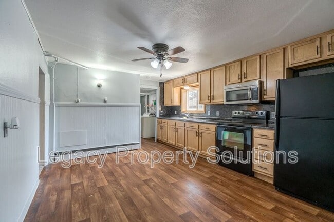 Building Photo - 505 S 10th St