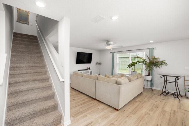Building Photo - 1105 Valor Walk