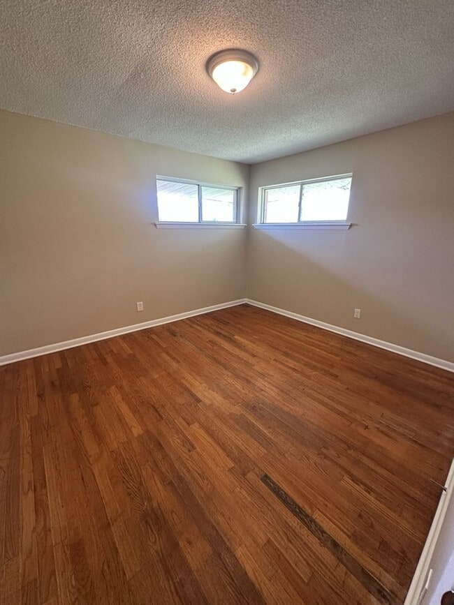 Building Photo - Bright 4BR Home with Fenced Yard, Hardwood Floors & Garage on Rankin St