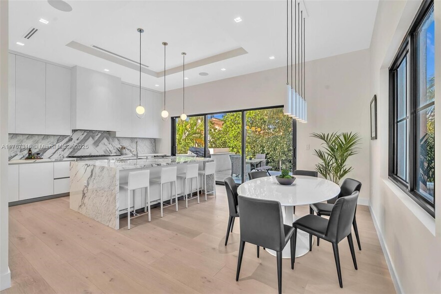 Building Photo - 9264 Dickens Ave
